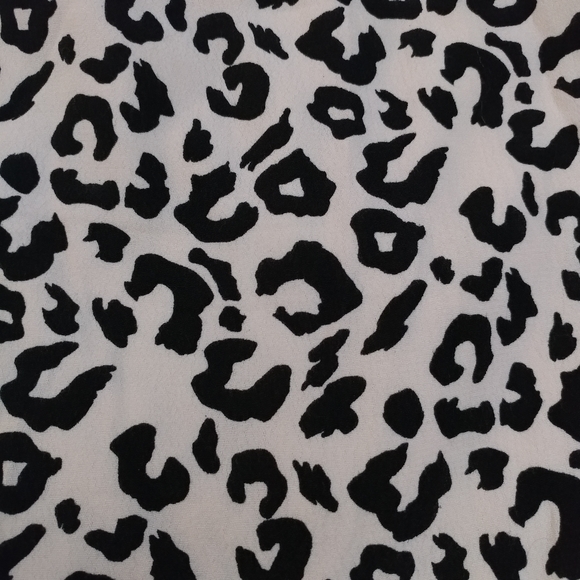 Leith Leopard print Front Twist Dress

Size Large - Picture 11 of 11